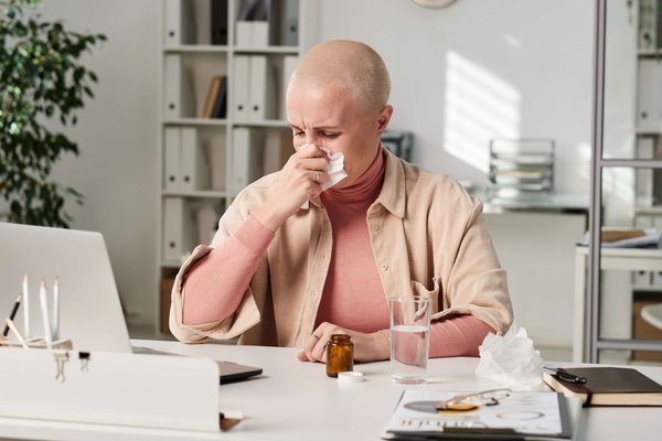 Quali integratori alimentari sono raccomandati per atleti di sport di squadra durante la stagione?